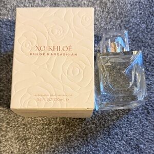 XO KHLOÉ Eau de Parfum Spray - Clear Glass Bottle with Pale Blush Box